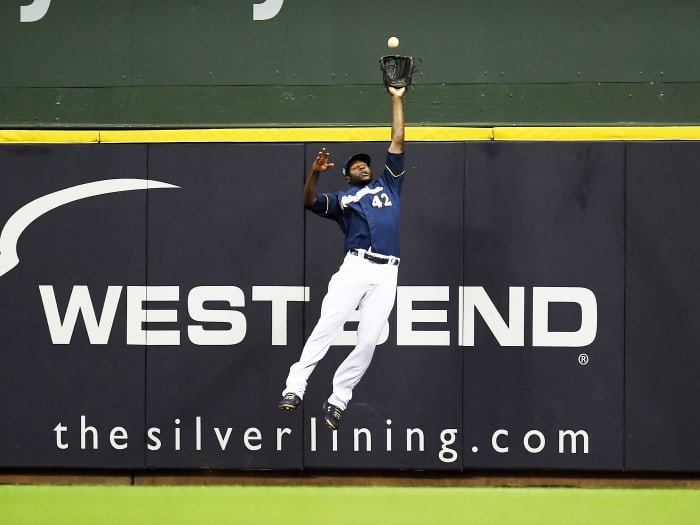 lorenzo-cain-robbing-hr-nl-central-martell.jpg
